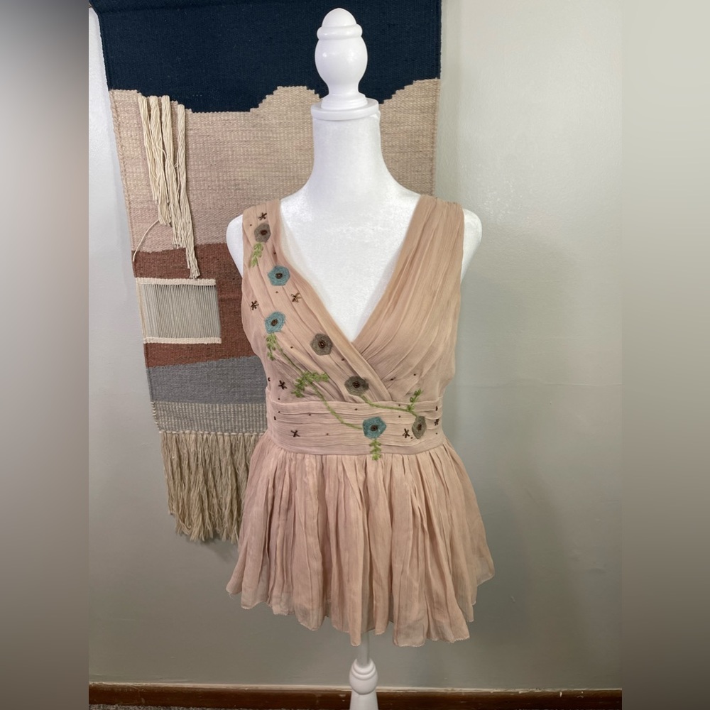 To The Max Nude Embroidered 100% Silk Wrap Flare Peplum Sleeveless Top Size 6